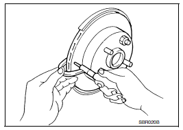 Rear disc brake : inspection